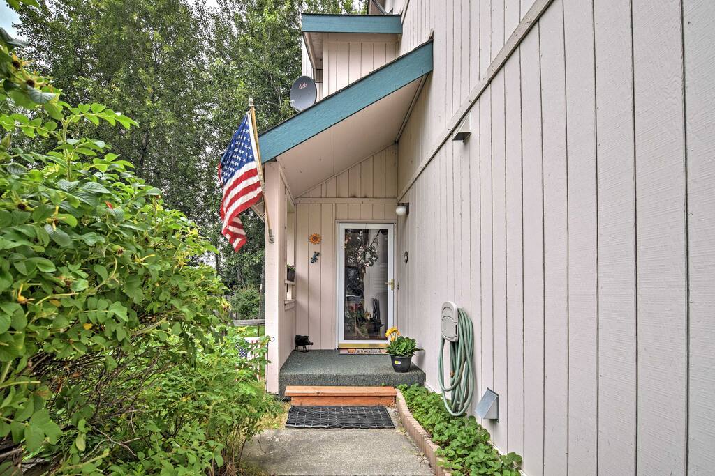 Embrace an Alaska getaway by staying in this 3-bed vacation rental in Anchorage!