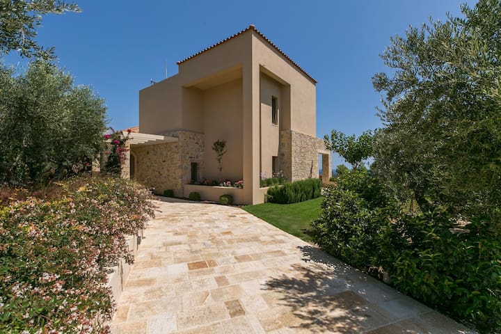 Villa Cielo – Minutes from beach – Luxury gallery image 2