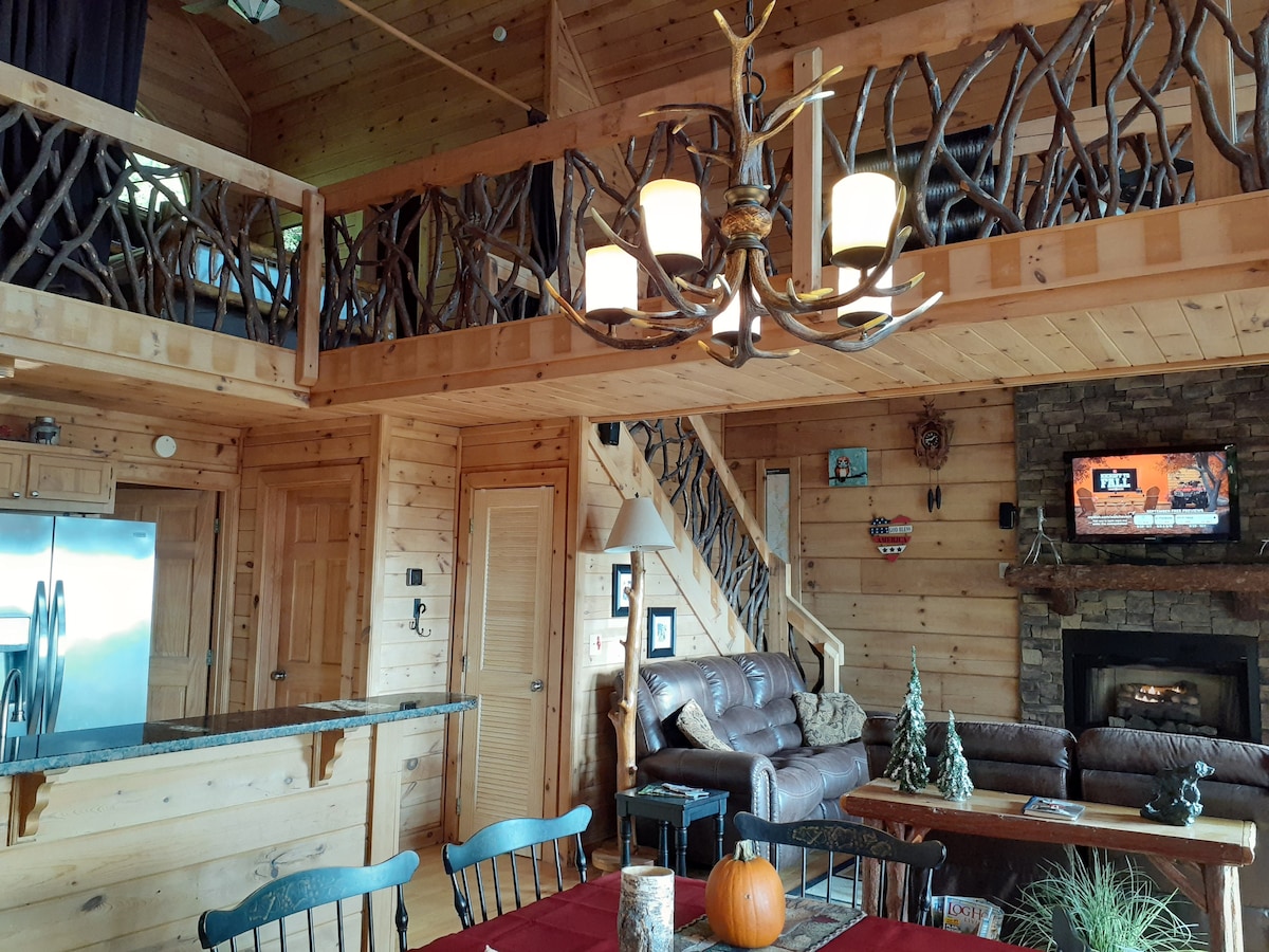 Popular Airbnb listing: PRIVATE CABIN-STUNNING VIEWS-CLOSE TO TOWN*PETS OK in Blue Ridge