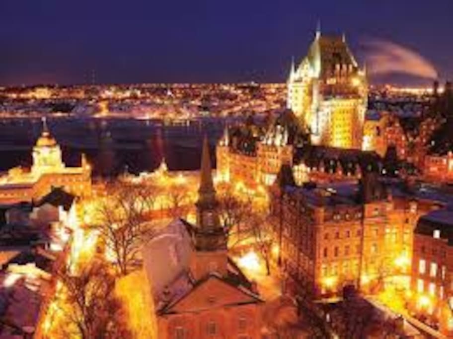 Le parlement et le Château Frontenac, situé tout près de l'appartement.