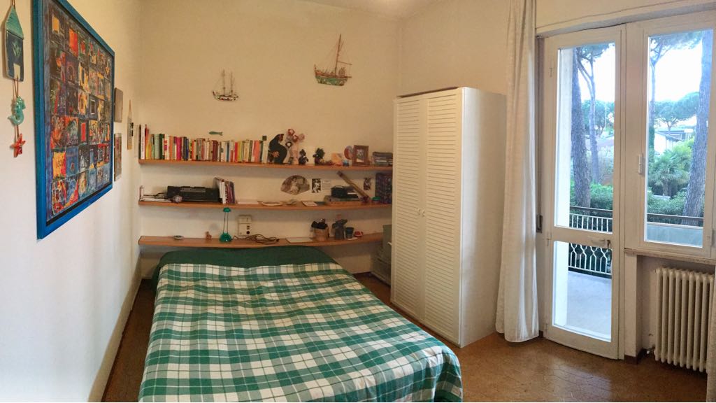 一间主卧室，可直接通往露台