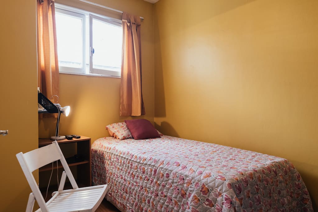 cama nueva y cómoda,iluminada