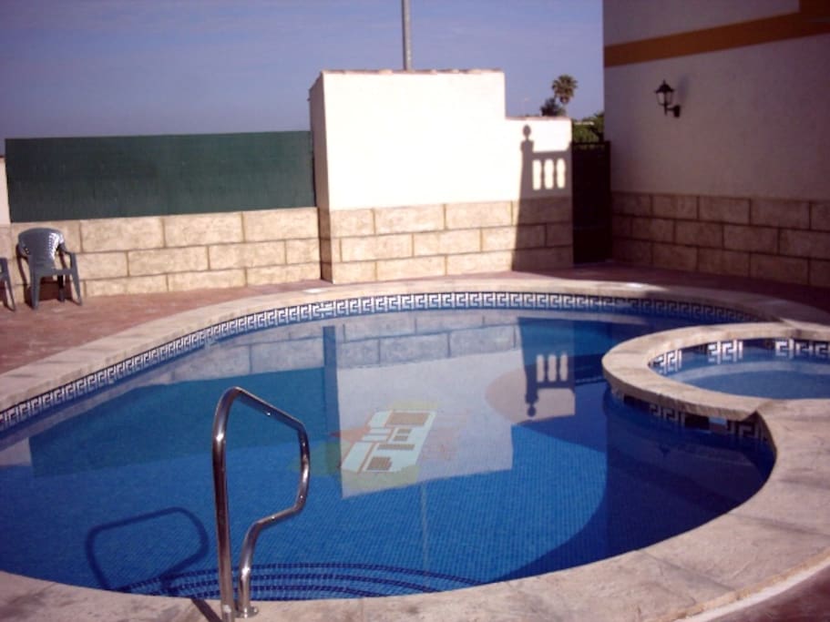 Lovely communal pool with kids' section