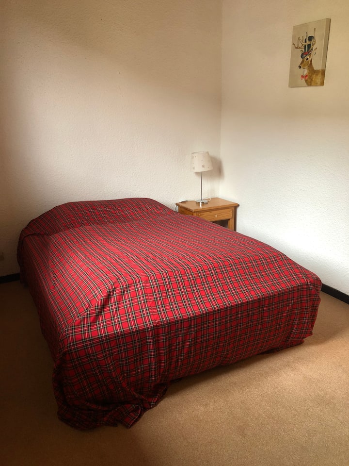 Spálňa, výhľad na Devil 's chairlifts, 140cms double bed, first