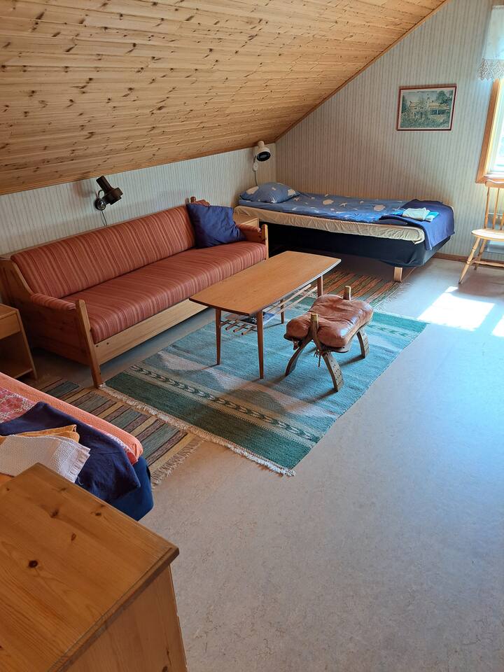 El dormitorio sur con 4 camas. En Queen y 3 camas individuales. Todo con el núcleo de viaje.