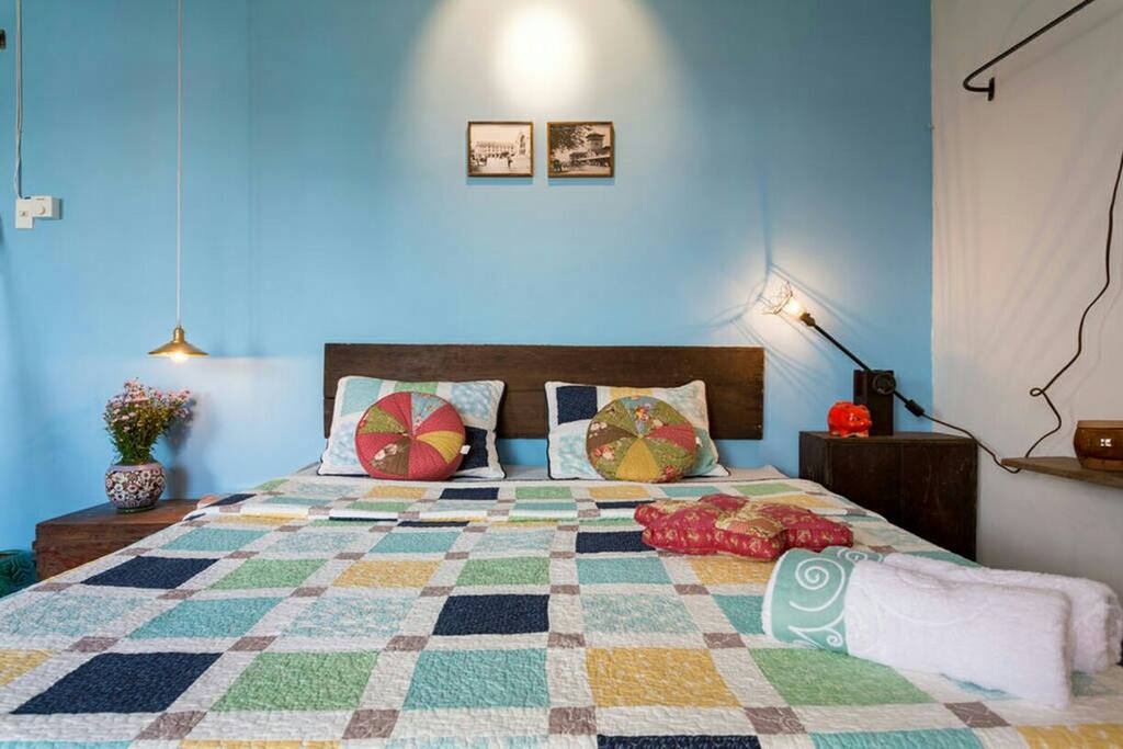 The Kingbed in the main bedroom