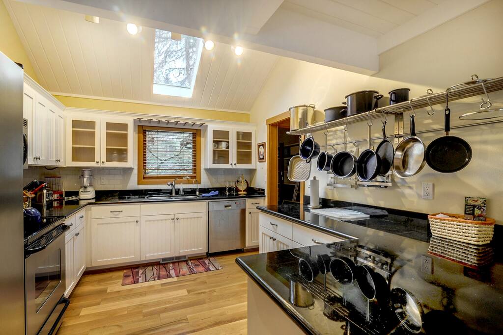 Cooking for the whole family is a breeze in this open kitchen with gadgets galore: for example, a burr grinder, popcorn maker, and food processer.