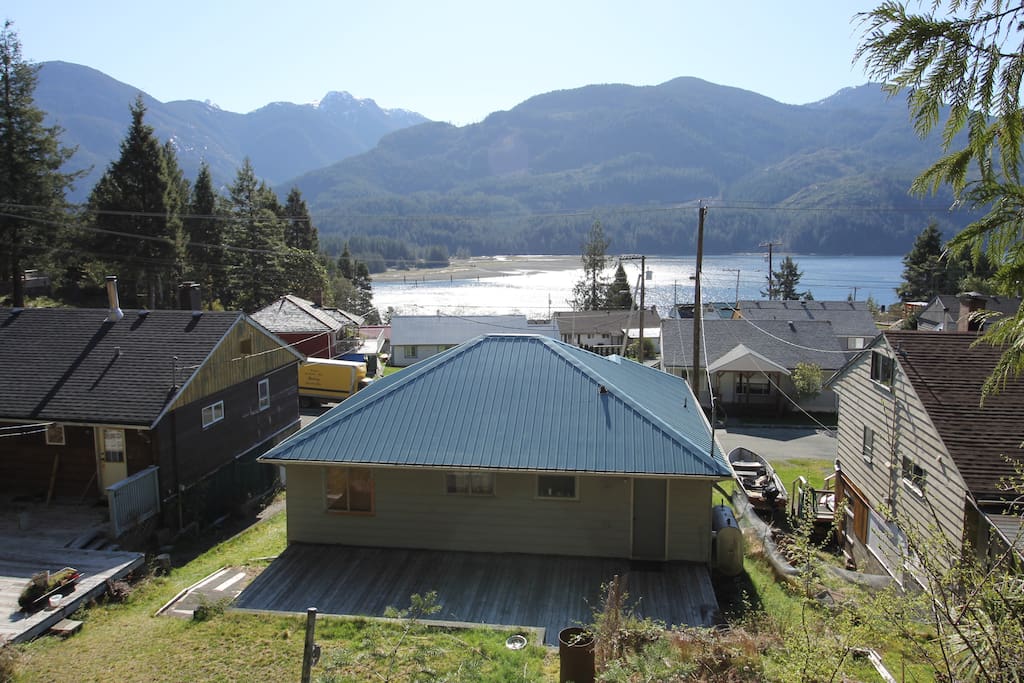 Discovery House Tahsis Houses for Rent in Tahsis, British Columbia