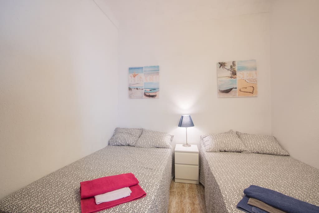 Twin bedroom