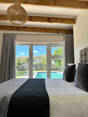 Sunny & tranquil beach house in Cape Town gallery image 2