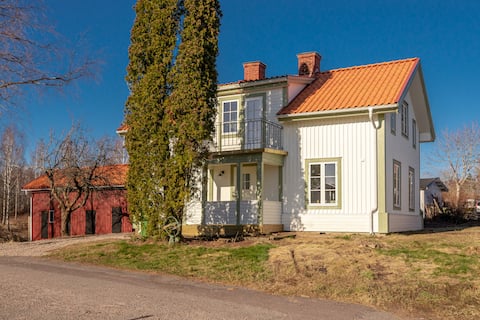 Beautiful turn-of-the-century house in central Sunne