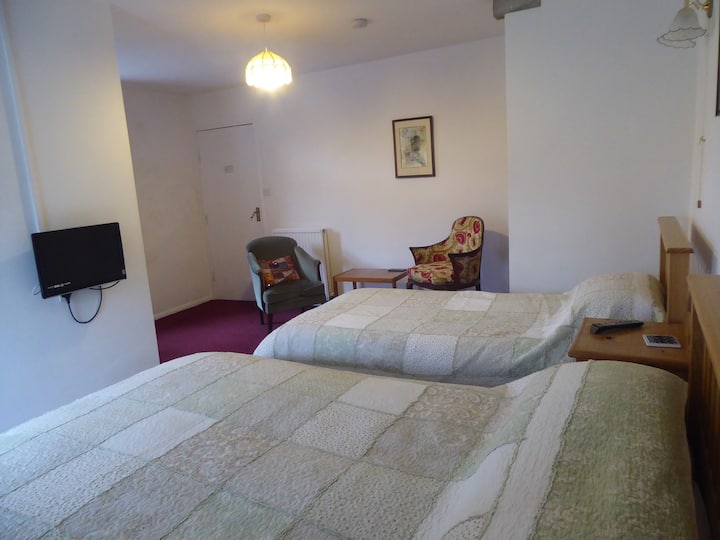 Bedroom 1 King and single bed