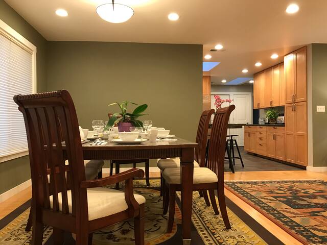 Elegant Modern 5BR/4BA in Heart of Silicon Valley gallery image 2