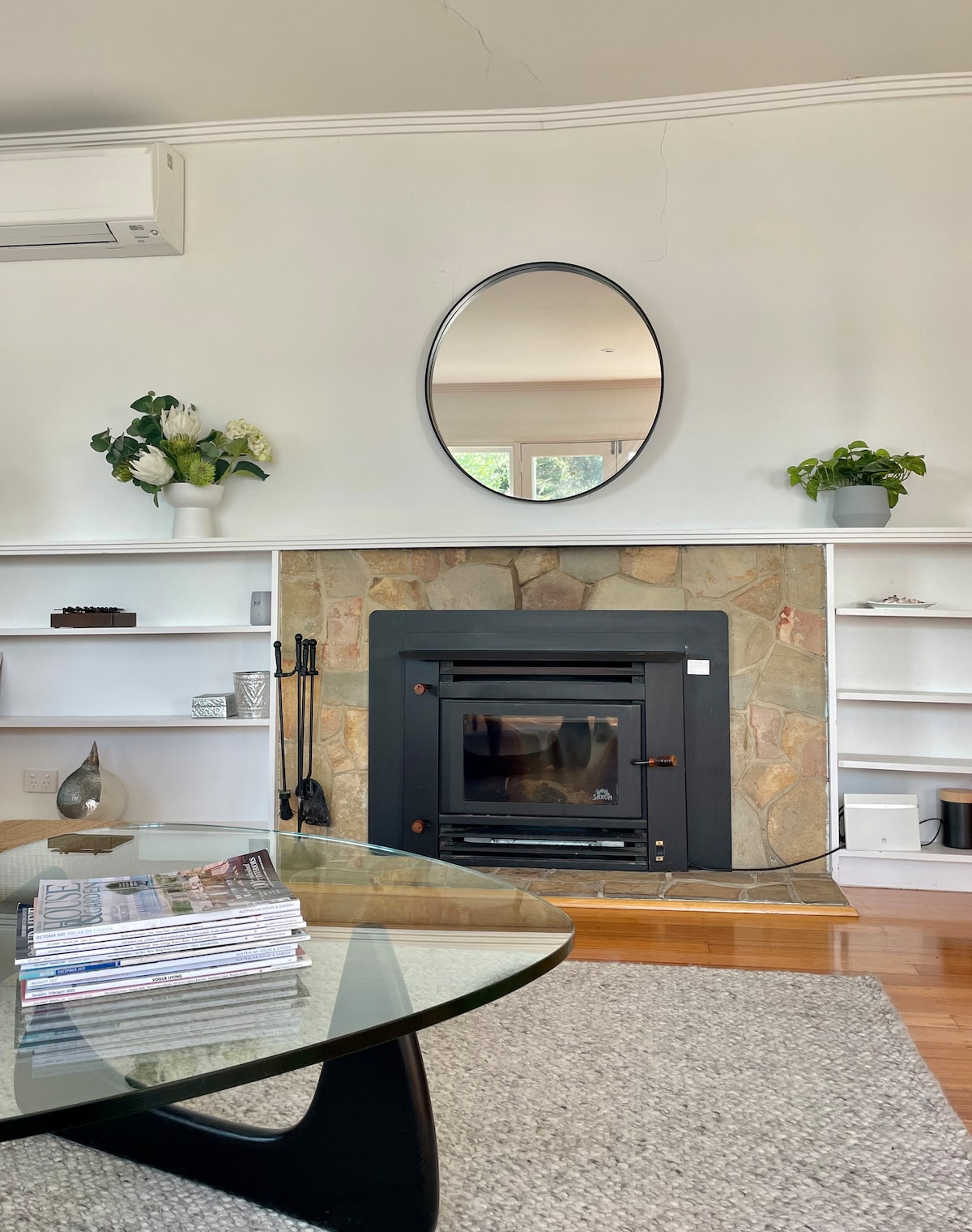 Popular Airbnb listing: Portsea Getaway - 5min walk to Beach & Portsea Pub in Portsea