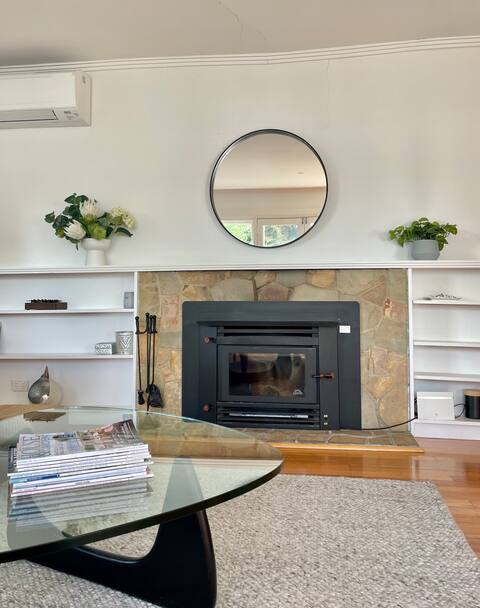Popular Airbnb listing: Portsea Getaway - 5min walk to Beach & Portsea Pub in Portsea