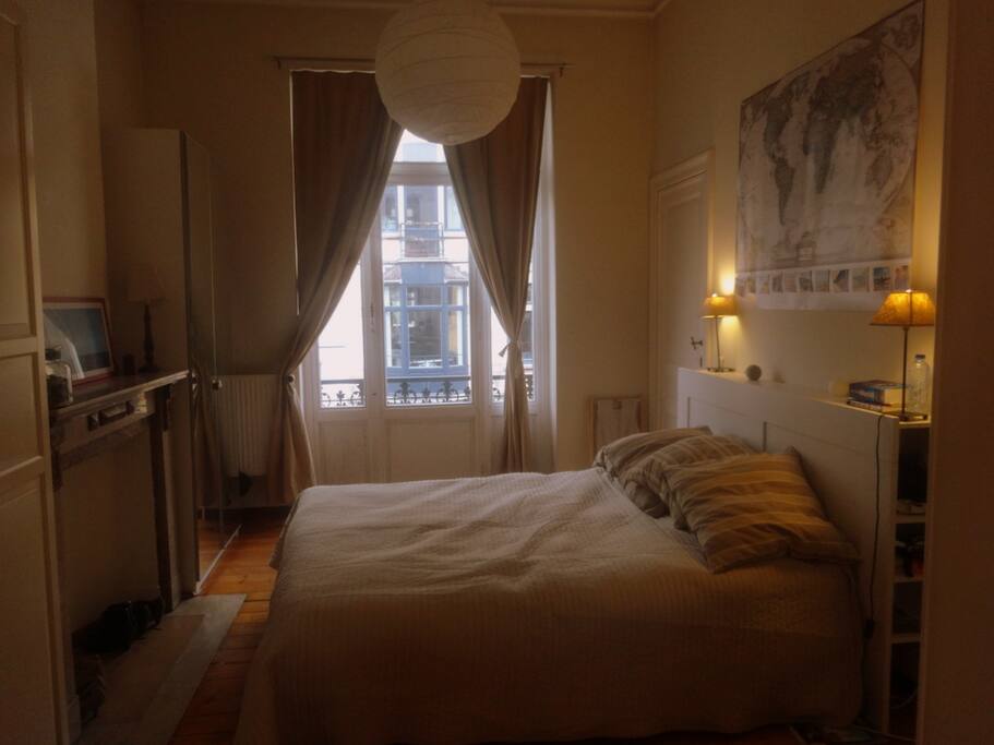 The cosy bedroom with a real Queen size bed (the bathroom is on the left door and the restroom on the right door)