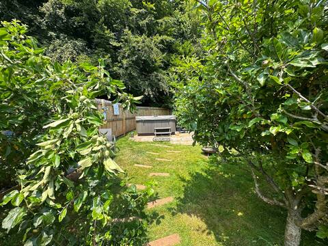 Beautiful Boutique With own Hot Tub & Pet Friendly