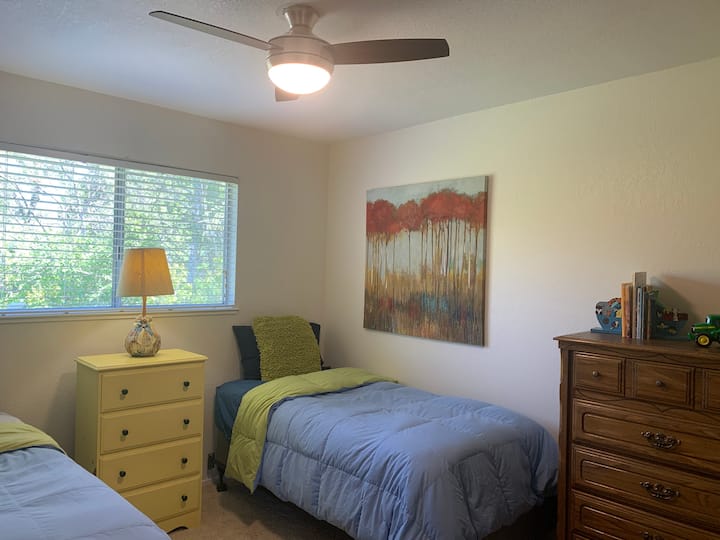 Krevat 2 me dy krevate dyshe lart. 