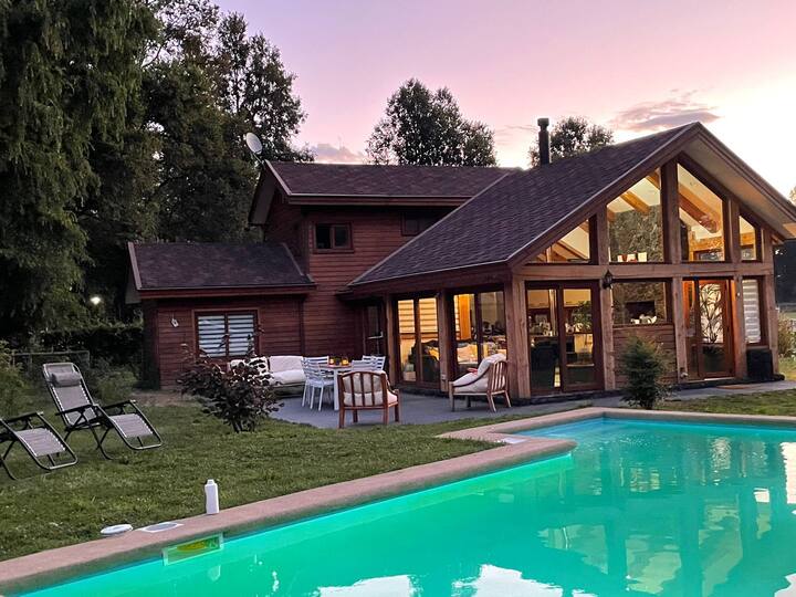 Schönes Haus mit Garten und Pool in Pucon