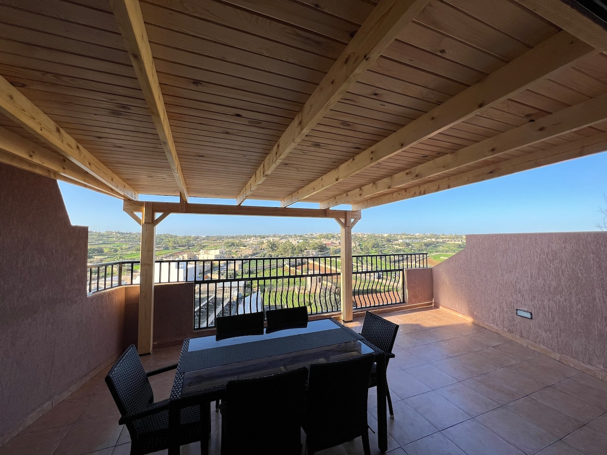 2 Bedroom Penthouse with country and sea views