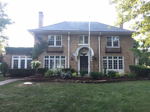 Large Historic Home, WALK to Notre Dame