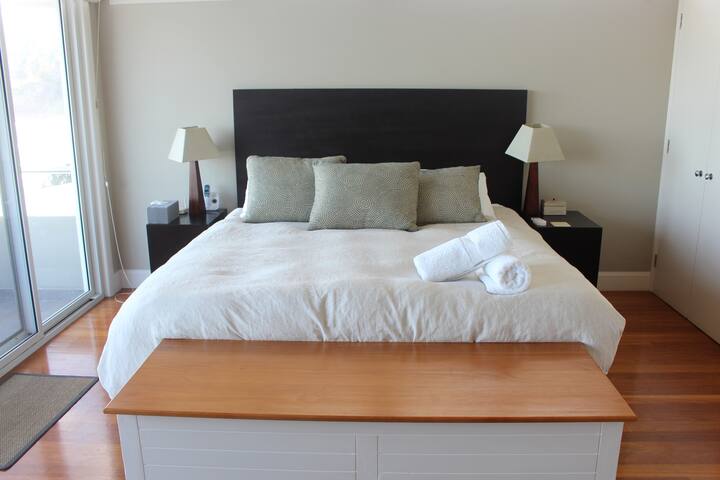 Azure on the Beach 1, Top 10 beachfront house. gallery image 4