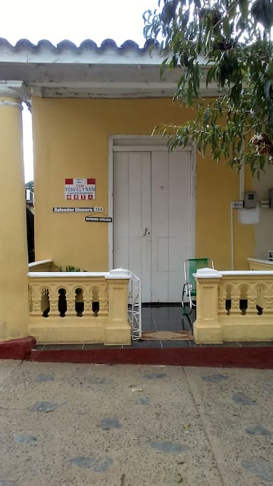 Frente de la Casa