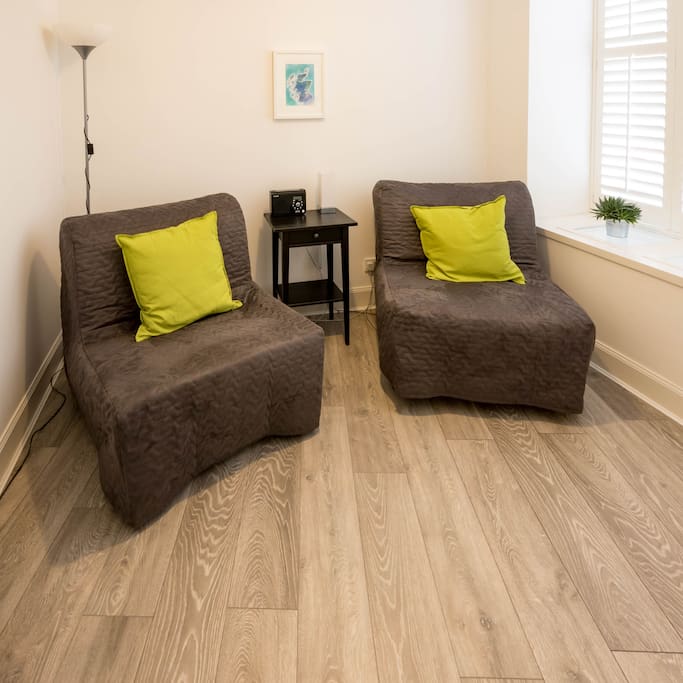 Reading room (single sofa beds)