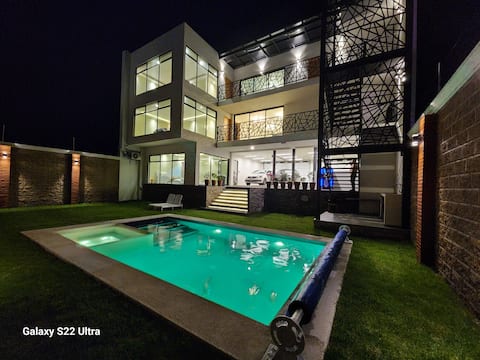 House with a heated pool (25°C)