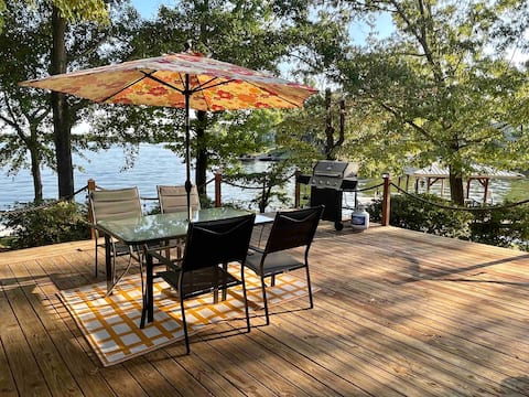 Lake Front Cottage, Private Boat Ramp & Large Dock