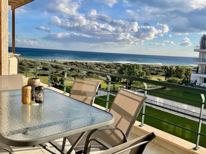 Peaceful Run-a-way Apartment by the Beach