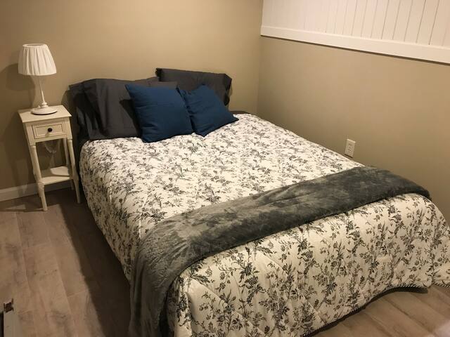 Walk-Out Basement Studio - Spacious and Private