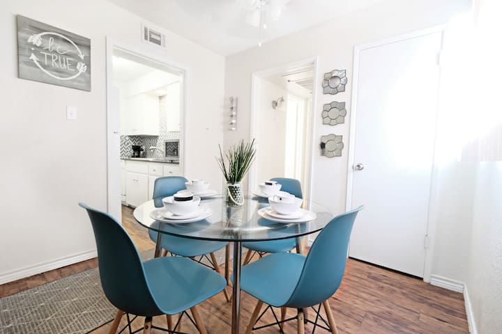 ✨  The Cozy ✨  Near Downtown, Free Park Pass!