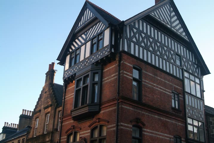 1 Bank St
