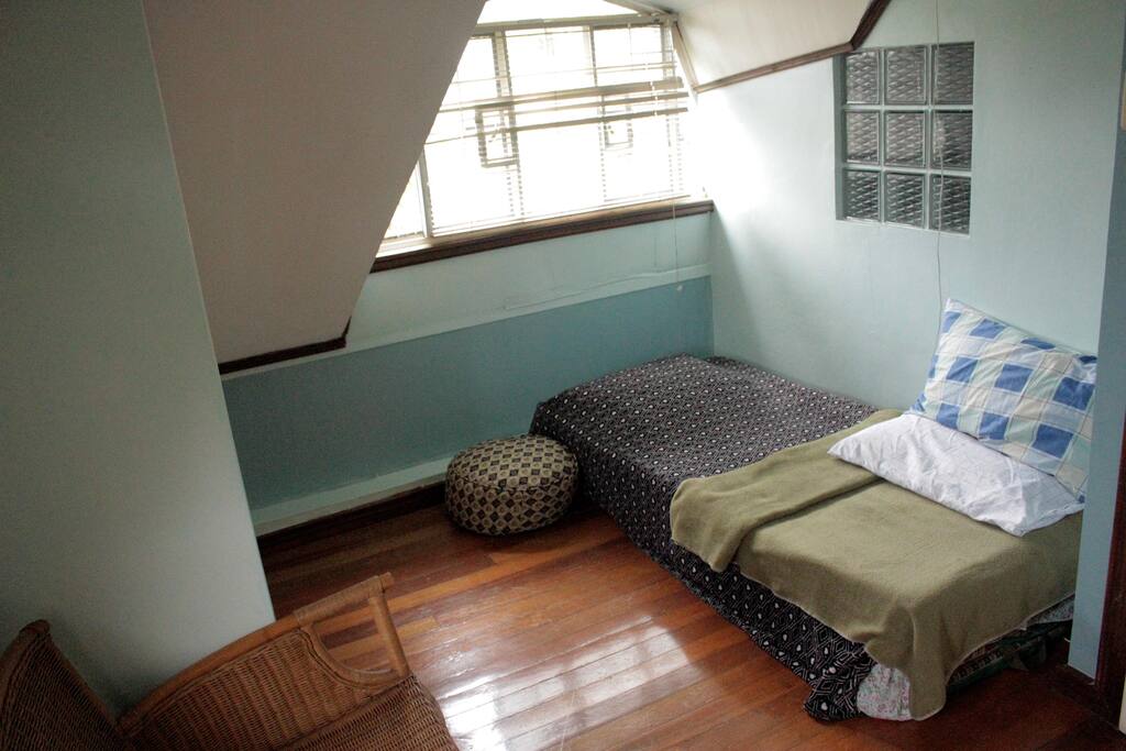 The blue room