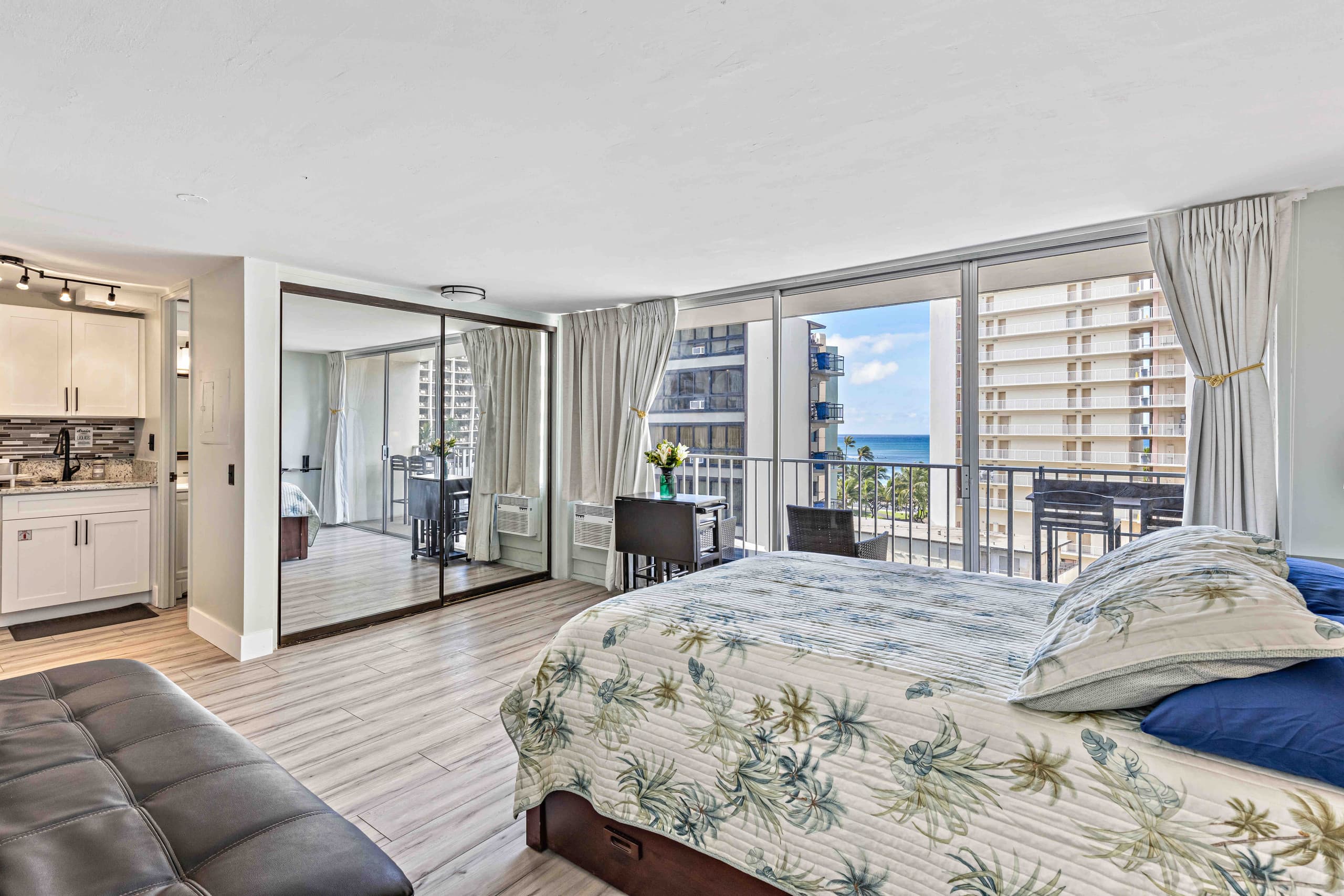 Condo in Honolulu · ★4.83 · Studio · 2 beds · 1 bath - Image 19