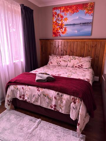 Marnas Private Self Catering @ 55 (The Cottage) gallery image 3