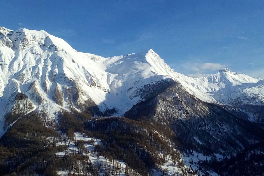 Pic de L'aiguille 2721 m et La Barle 2733 m dans le Parc National des Ecrins
vue séjour et terrasse