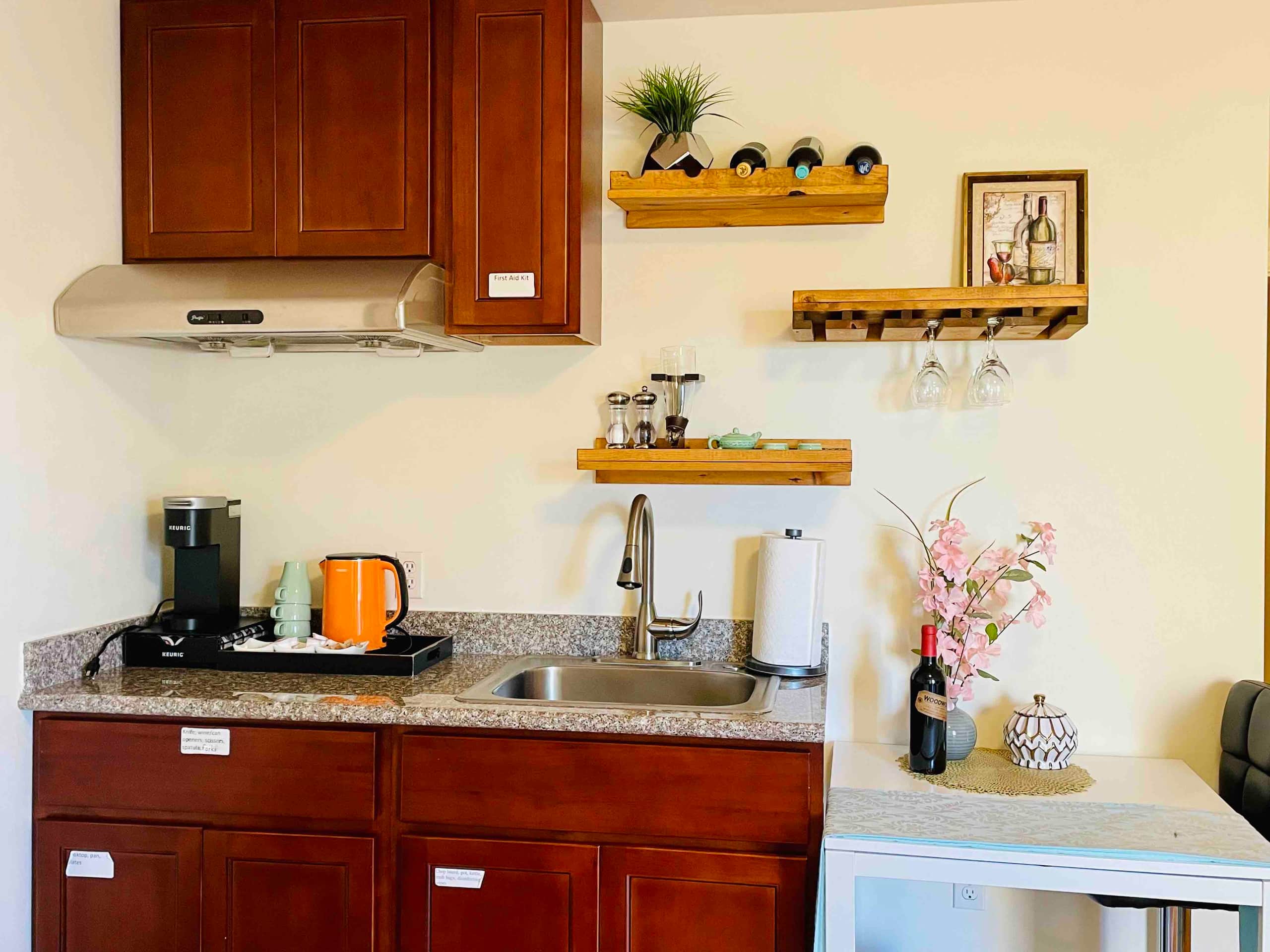 Relaxed 3B/2Ba Home with Private Parking - Image 76