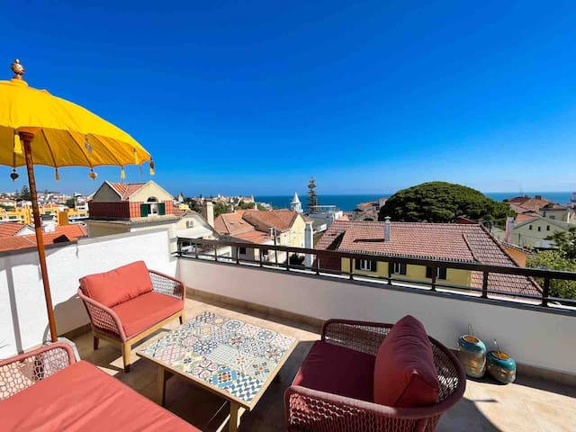 SEA VIEW 5 mins to Beach w/Terraces in Estoril