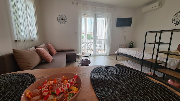 Pula, Divine Rental Studio With Balcony / Parking - Pješčana Uvala