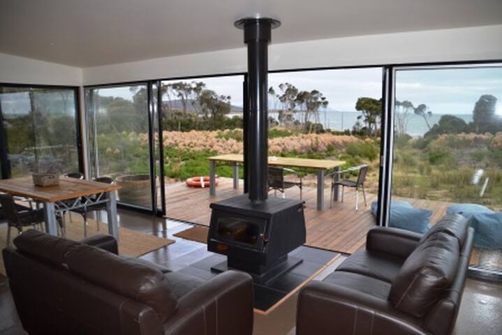 Sawyers Bay Shacks (small shack) gallery image 4