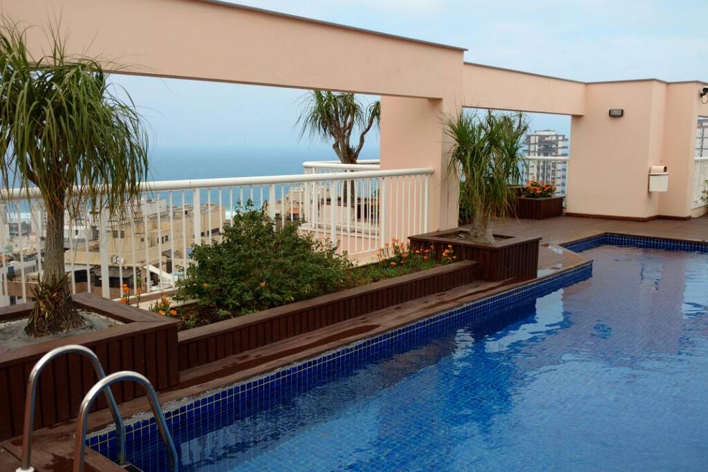 Piscina ângulo praia.