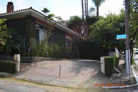 Casa no PACAEMBU/DOCTOR ARNALDO/METRO SUMARÉ/PUC