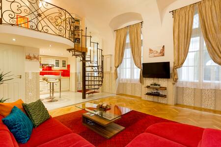 30 meters from St Stephen Square