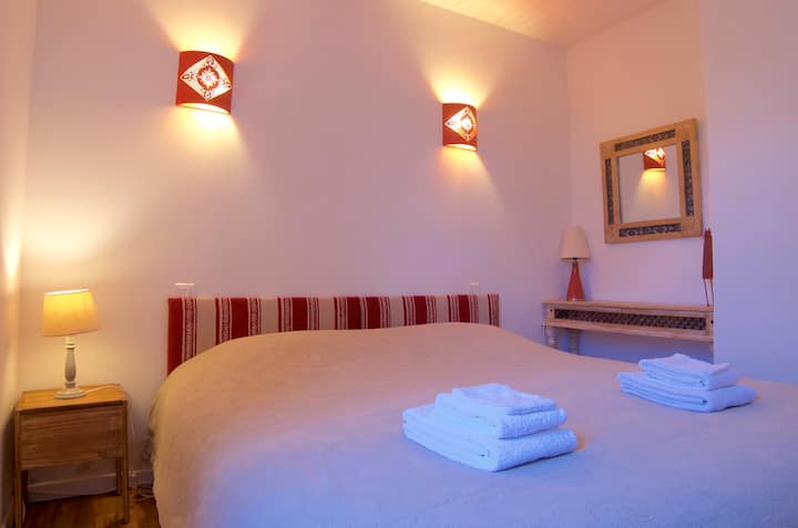 Chumba cha kulala sakafu ya chini 180 au kitanda 2x90