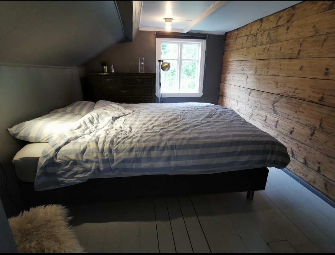 1.双人床宽150厘米。 卷帘，让天黑。 