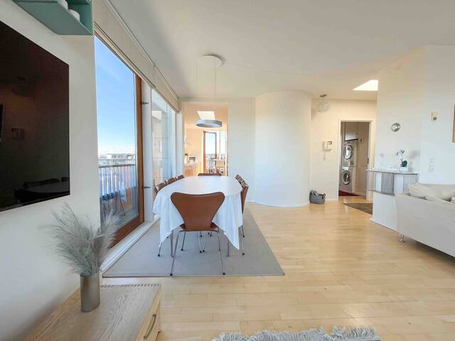 Lovely two bedroom flat with panoramic views gallery image 2