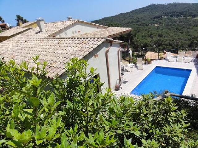 Luxury villa Pool Heating Wi-Fi Aircon SMART TV gallery image 4