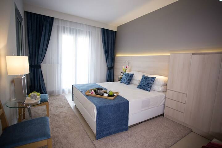 Executive Two Bedroom Apartment gallery image 2